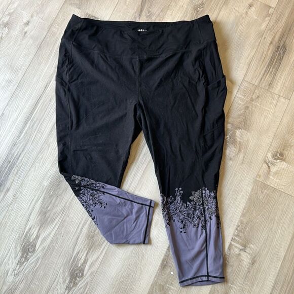 Torrid dark rose, purple and black yoga pants, size 4 - Picture 4 of 7